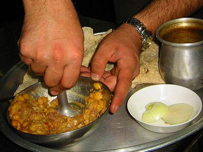 Abgušt - pokrm z dušeného masa, zeleniny a luštěnin
