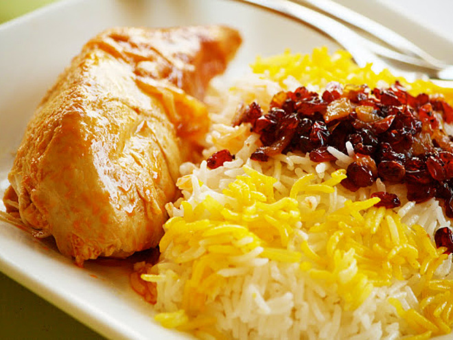 Zerešk polo ba morq - kuře na rýži s kyselými plody dřišťálu