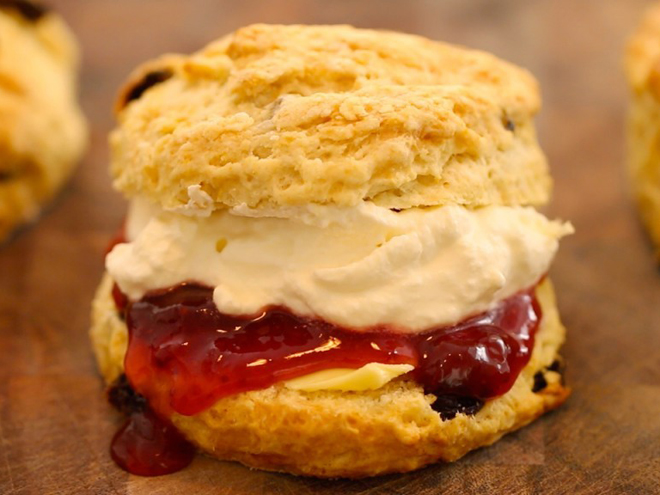 Scone si Irové rádi vychutnají s šálkem čaje