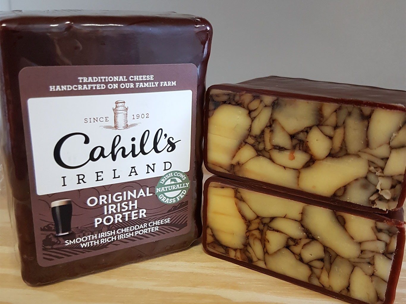 Cahill´s Cheddar má řadu příchutí, včetně piva