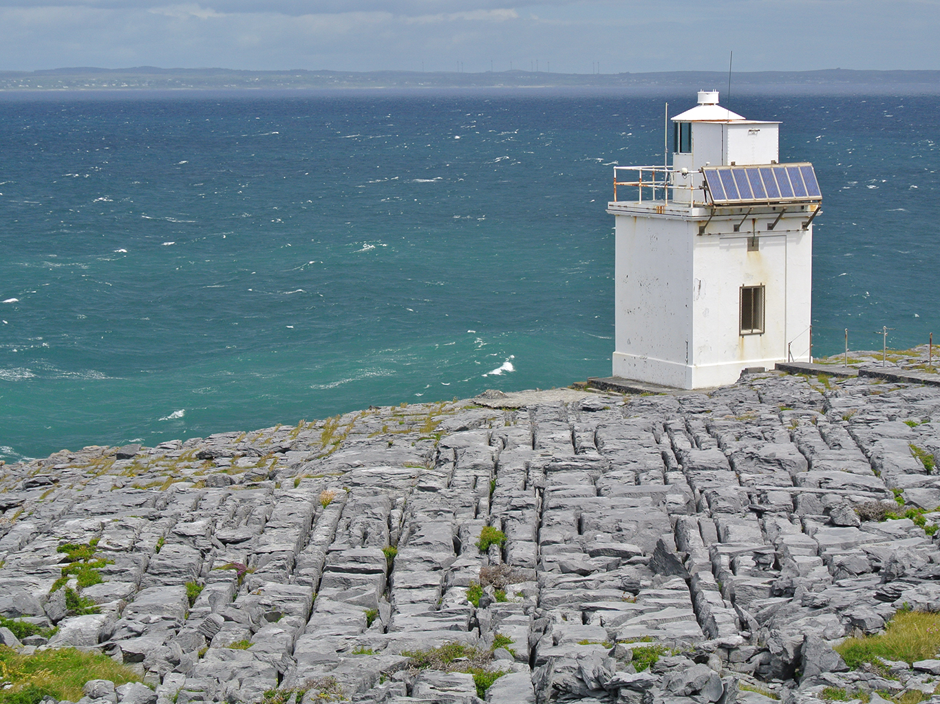 Maják Blackhead střeží okraj NP The Burren