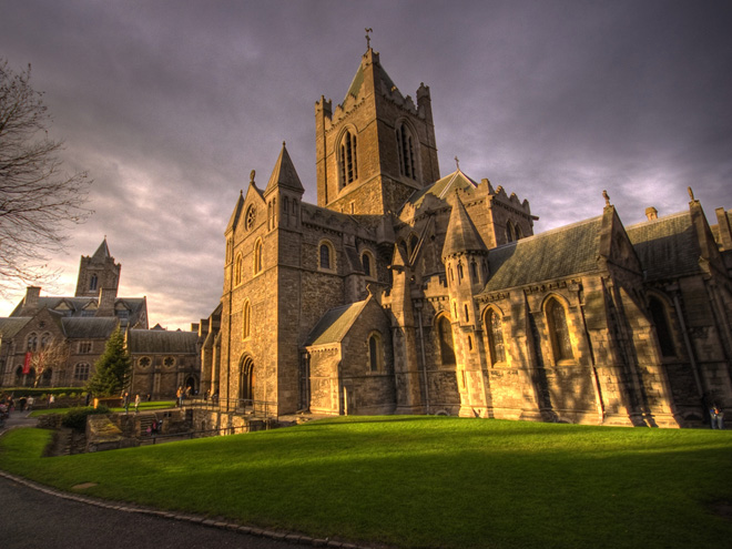 Dublinská katedrála Christchurch při západu slunce