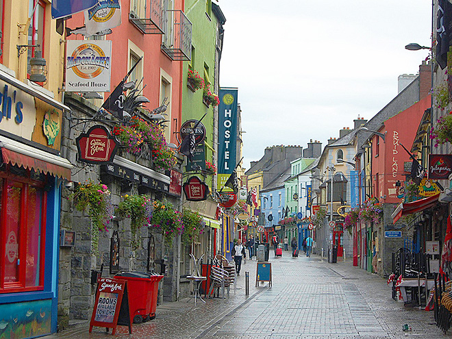 Barevná ulička města Galway
