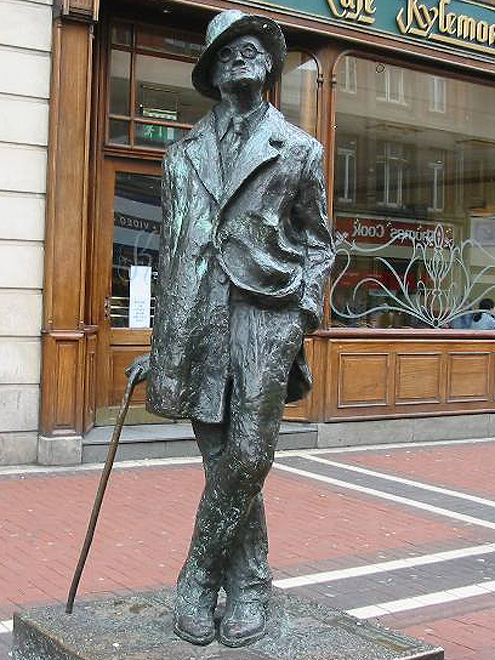 Socha Jamese Joyce v centru Dublinu
