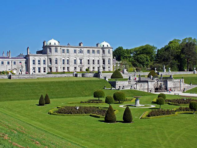 Powerscourt Estate - panství vévodící rozlehlým zahradám