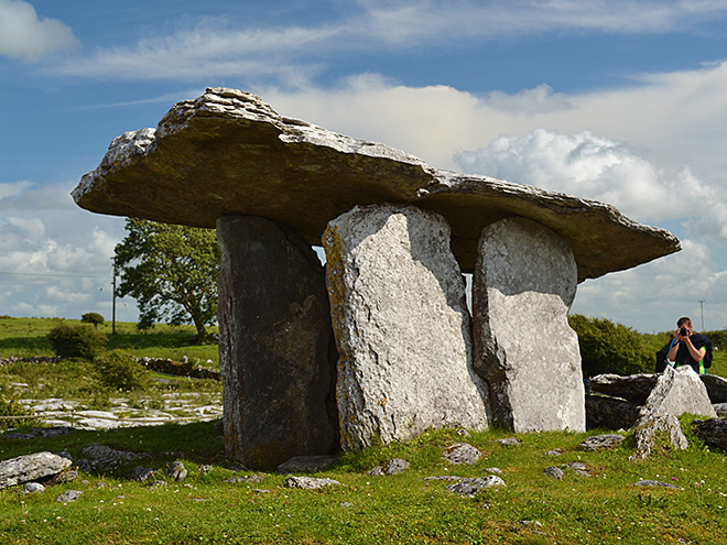 Poulnabrone dolmen býval významným obřadním místem hlavně v době bronzové
