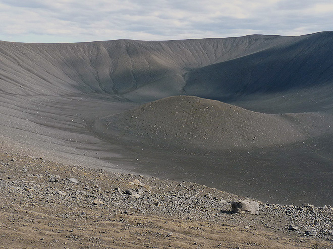 Pohled do kráteru Hverfjall u jezera Mývatn