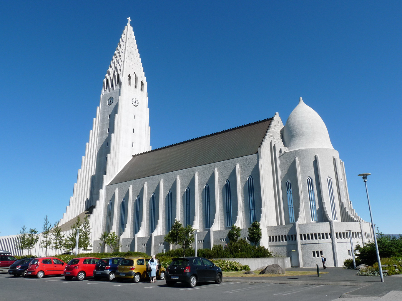 Zajímavá architektura kostela Halgrímskirkja v Reykjavíku