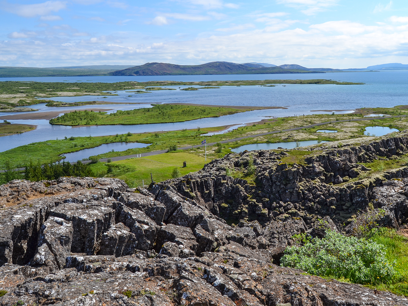 NP Þingvellir uvnitř riftového údolí, které leží na hranici tektonických desek