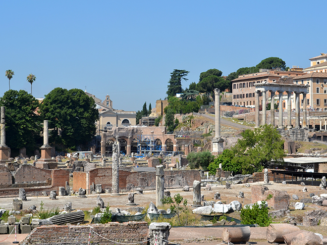 Římské Forum Romanum je jednou z památek zapsaných na Seznam UNESCO