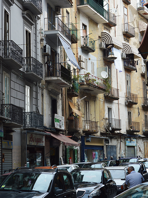 V úzkých italských uličkách je opravdu těsno