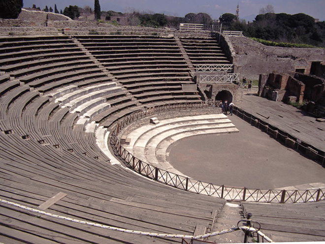 Velké divadlo je jednou z nejmajestátnějších staveb v Pompejích