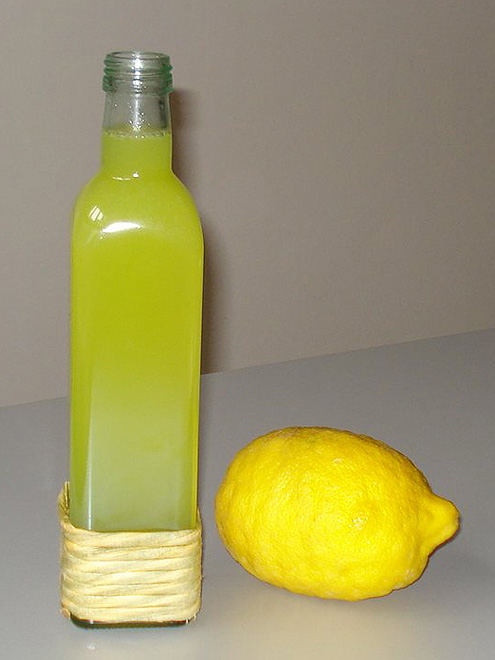 Limoncello - alkoholický citrónový nápoj