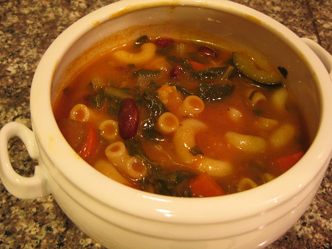 Minestrone - hutná italská zeleninová polévka