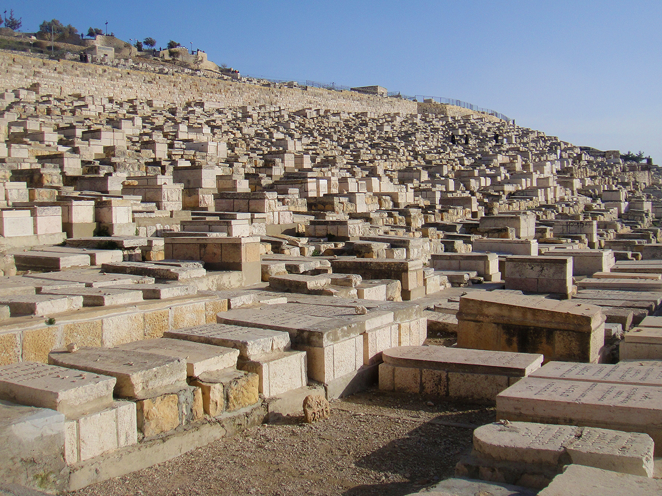 Židovský hřbitov na Olivové hoře je jedním z nejstarších a nejrozsáhlejších na světě