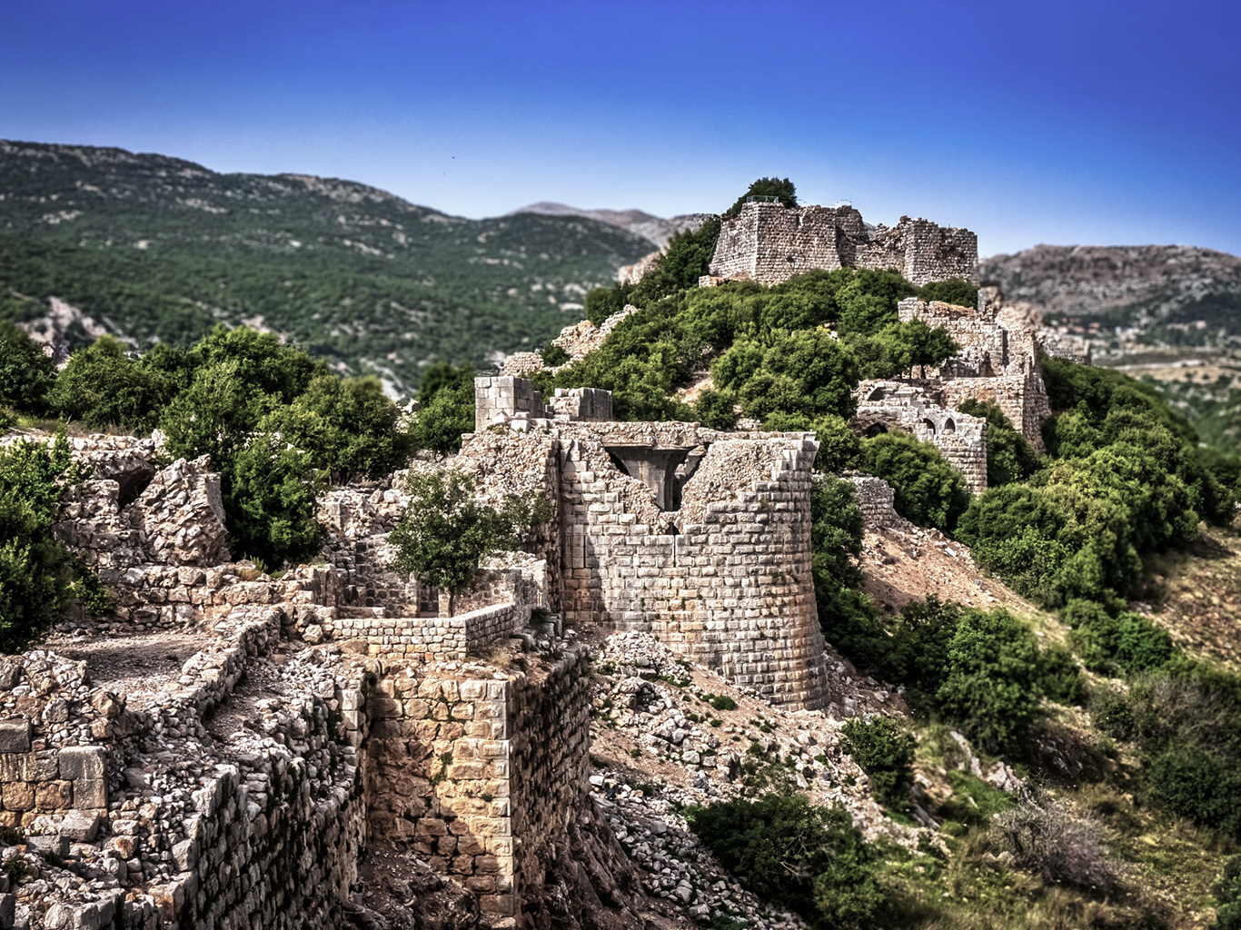 Zřícenina hradu Nimrod v oblasti Golanských výšin na severu Izraele