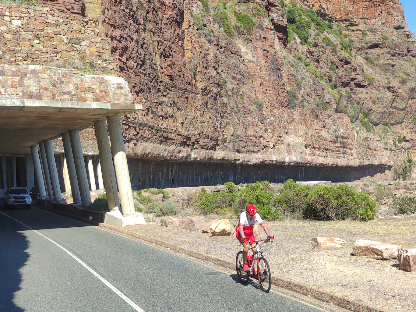 Panoramatická silnice Chapman's Peak Drive byla vytesaná ve skále