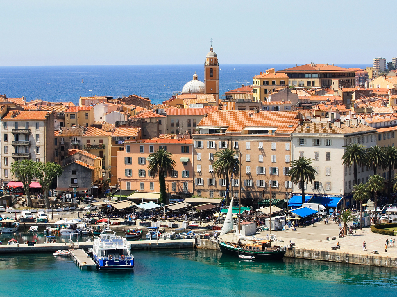 Ajaccio je hlavní město Korsiky