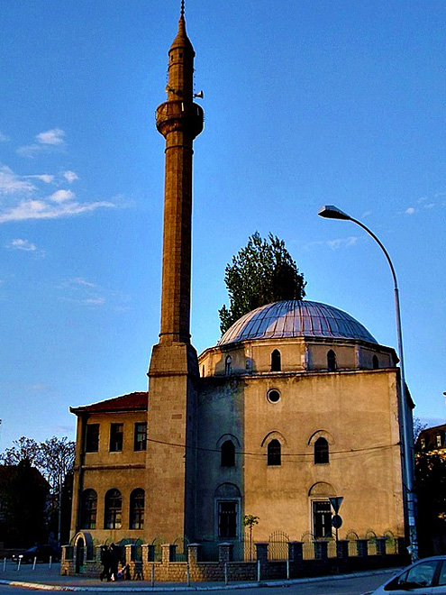 Mešita Çarshi postavená Turky v 15. stol. na paměť vítězství nad Srbskem