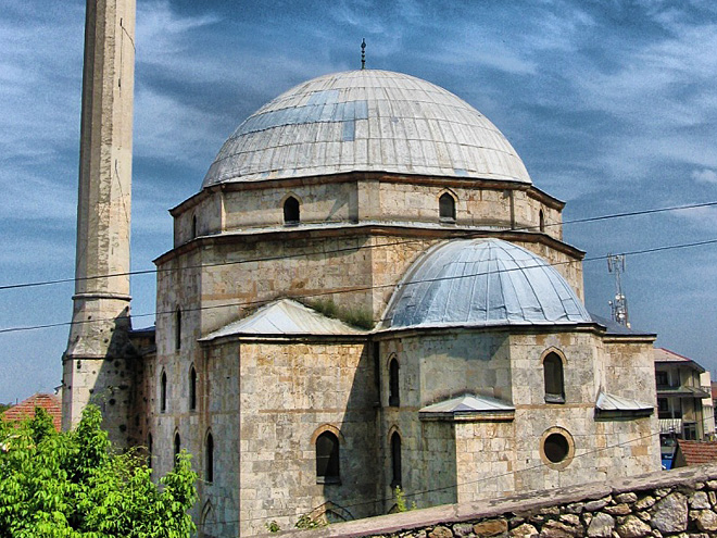 Mešita Sinan Paša - největší mešita v Prizrenu a jeho výrazná dominanta
