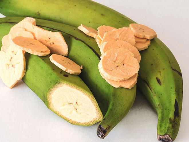 Zelený banán známý jako plantýn je součástí mnoha pokrmů