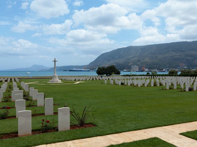 Ve městě Souda na Krétě bylo pohřbeno 1 500 spojeneckých vojáků