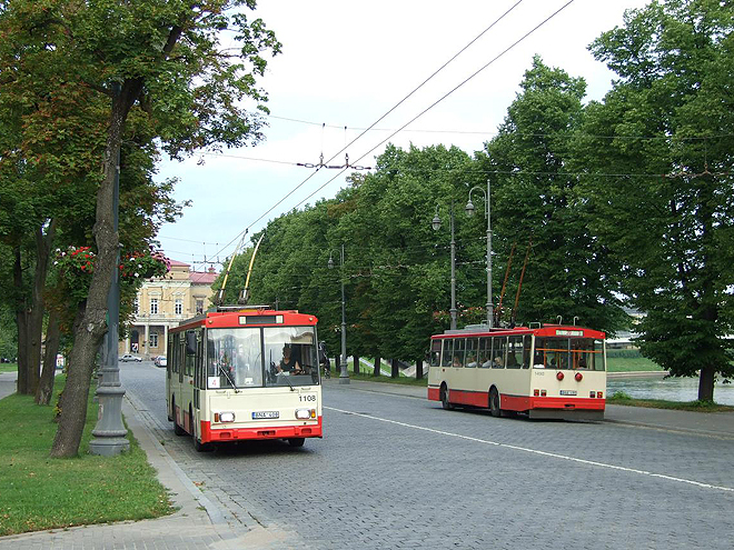 Ve Vilniusu se běžně setkáte s autobusy Karosa nebo trolejbusy značky Škoda