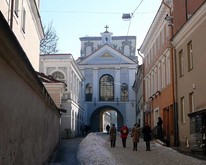 Jediná dochovaná brána starého města s ikonou Panenky Marie