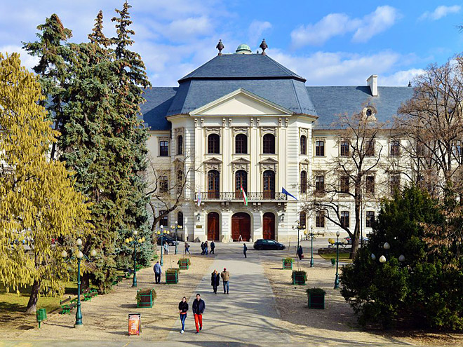 Lyceum v Egeru bylo založeno po zamítnutí univerzity Marií Terezií