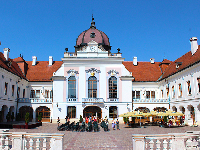 Gödöllő patří mezi největší barokní zámky v Maďarsku