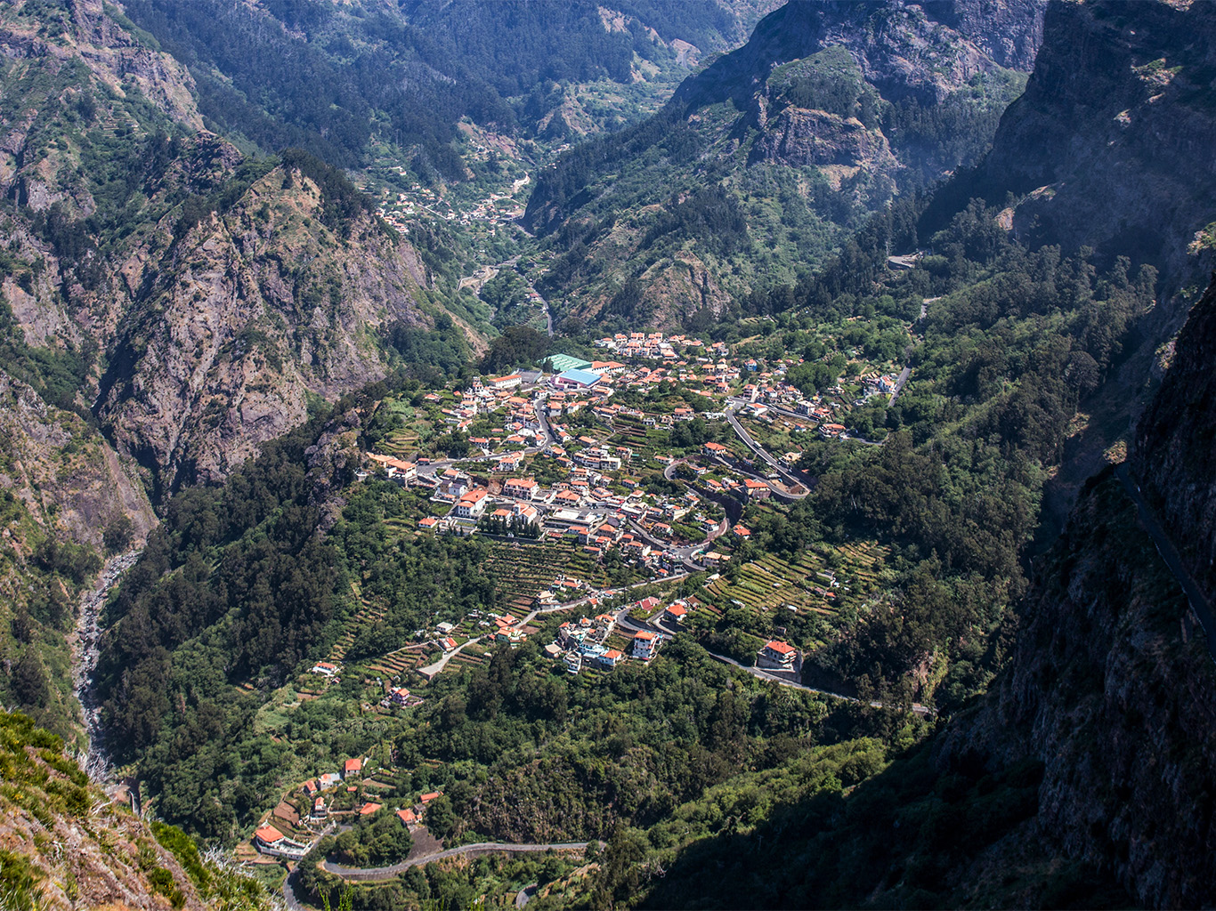 Výhled z Eira do Serrado na Údolí jeptišek