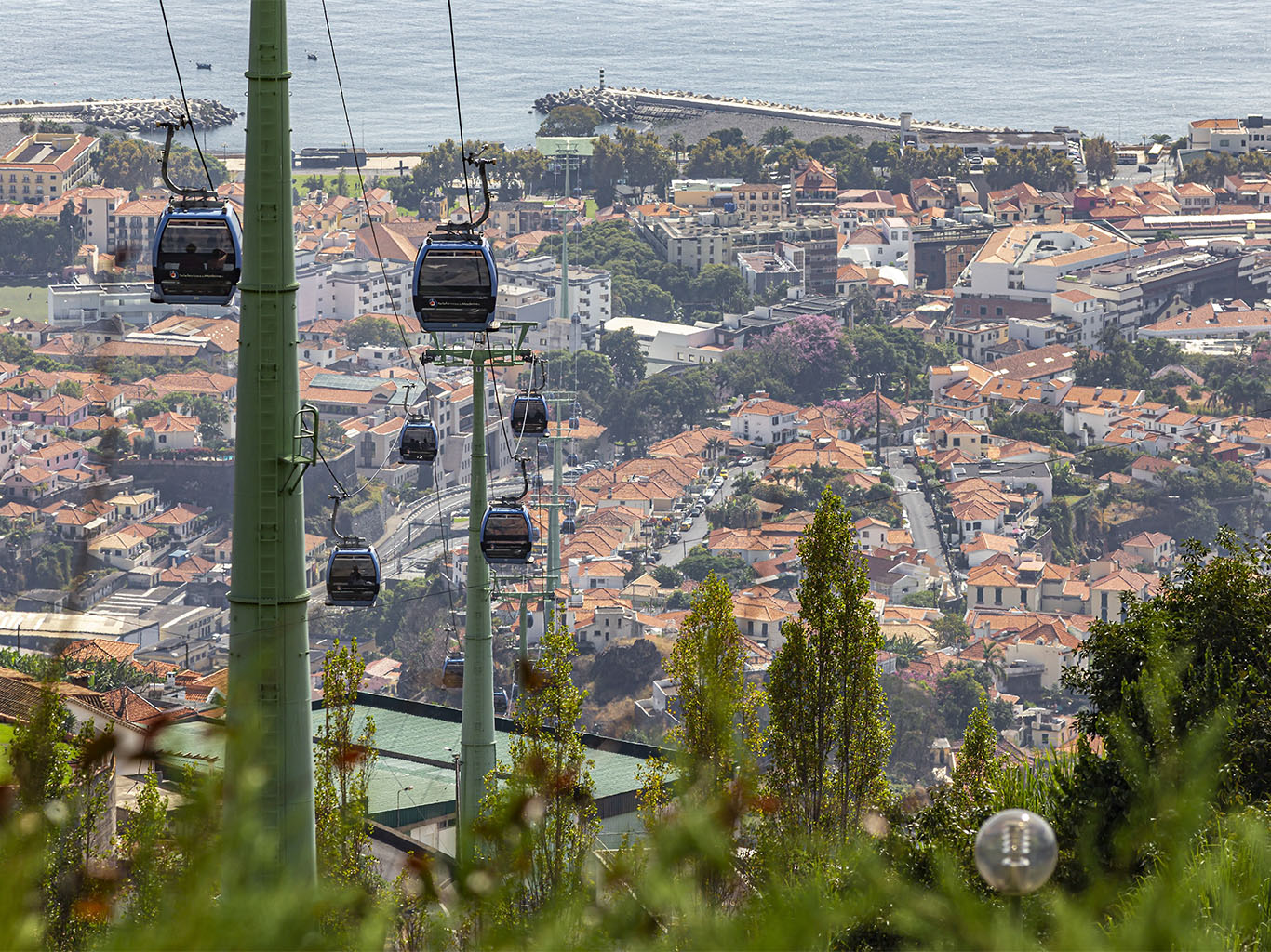Pohled na Funchal od lanovky vedoucí na Monte