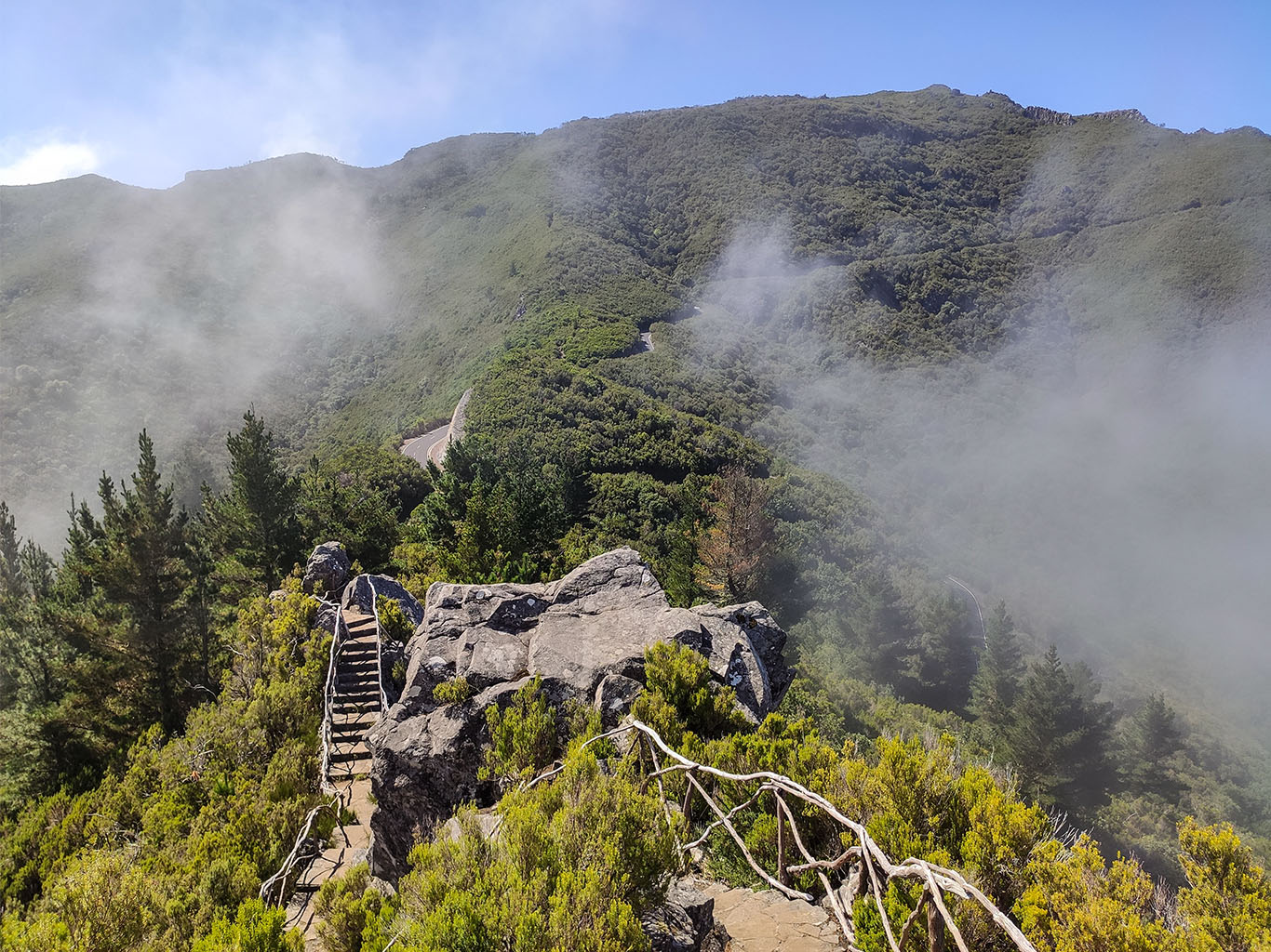Vyhlídka Pico Redondo uprostřed vavřínových lesů