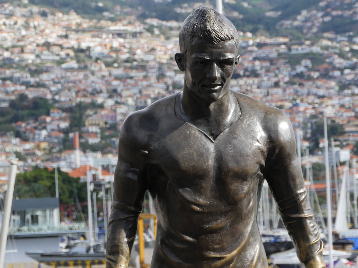 Socha Cristiana Ronalda, madeirského rodáka