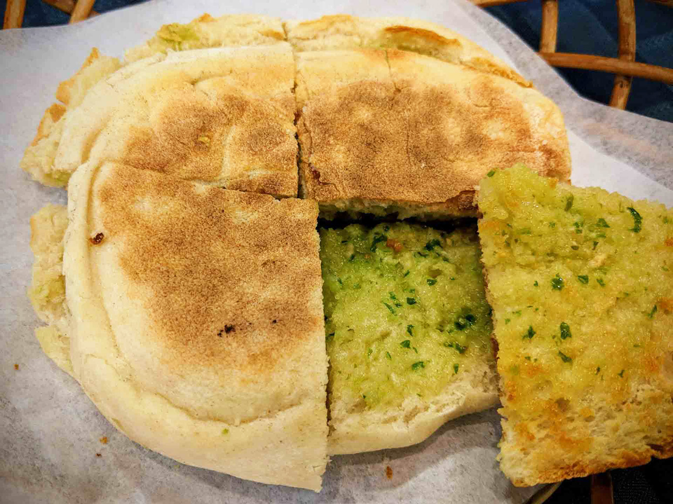 Bolo de caco jsou tradiční madeirské chlebové placky