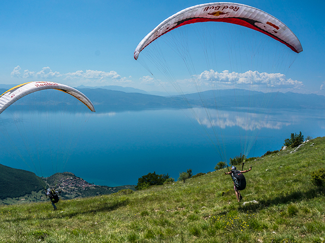 Paraglaiding u Ohridského jezera