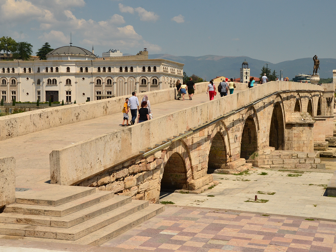 Kamenný most císaře Dušana je jedním z hlavních monumentů Skopje
