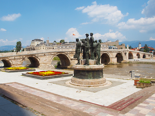 Kamenný most císaře Dušana je jedním z hlavních monumentů Skopje