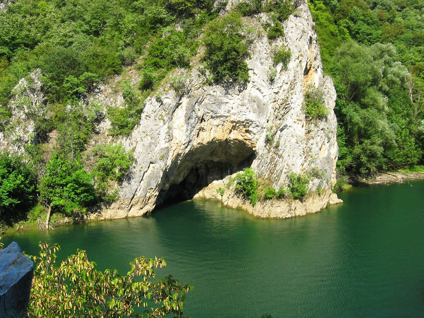 Turisticky přístupná jeskyně Vrelo