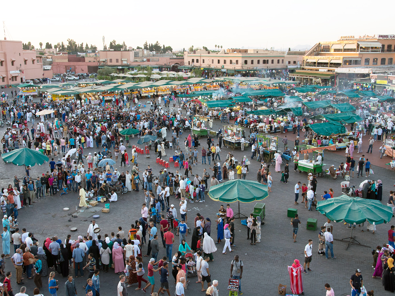 Centrální náměstí Djemaa el-Fna v Marrakéši