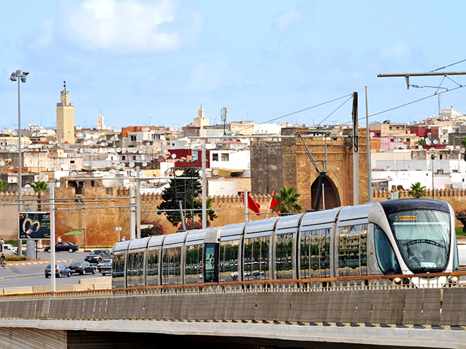 Kontrast starého a nového v hlavním městě Maroka - Rabatu