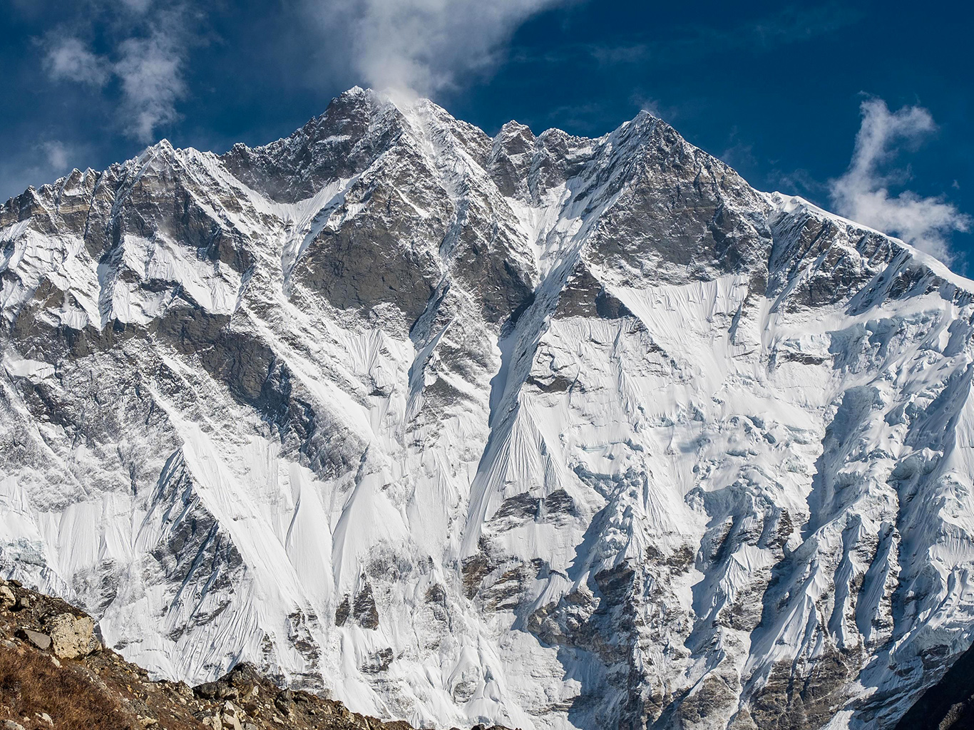 Čtvrtá nejvyšší hora světa Lhotse sousedí s Everestem a měří 8 516 metrů