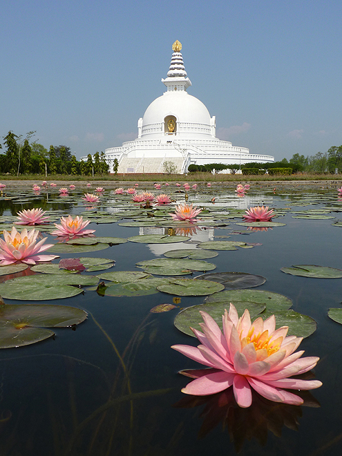 Buddha se narodil v Lumbini roku 563 př. n. l.