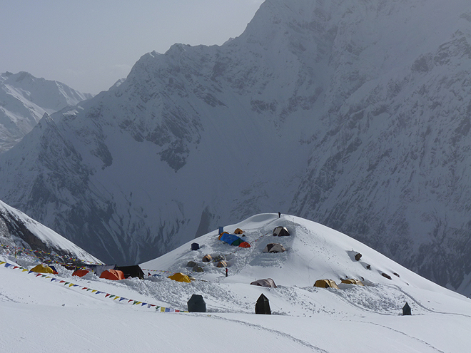 Udělejte si aklimatizační výlet do base campu Manaslu