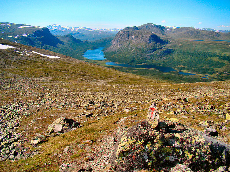 Norské turistické značky mají podobu červeného písmene T nebo jen červených skvrn