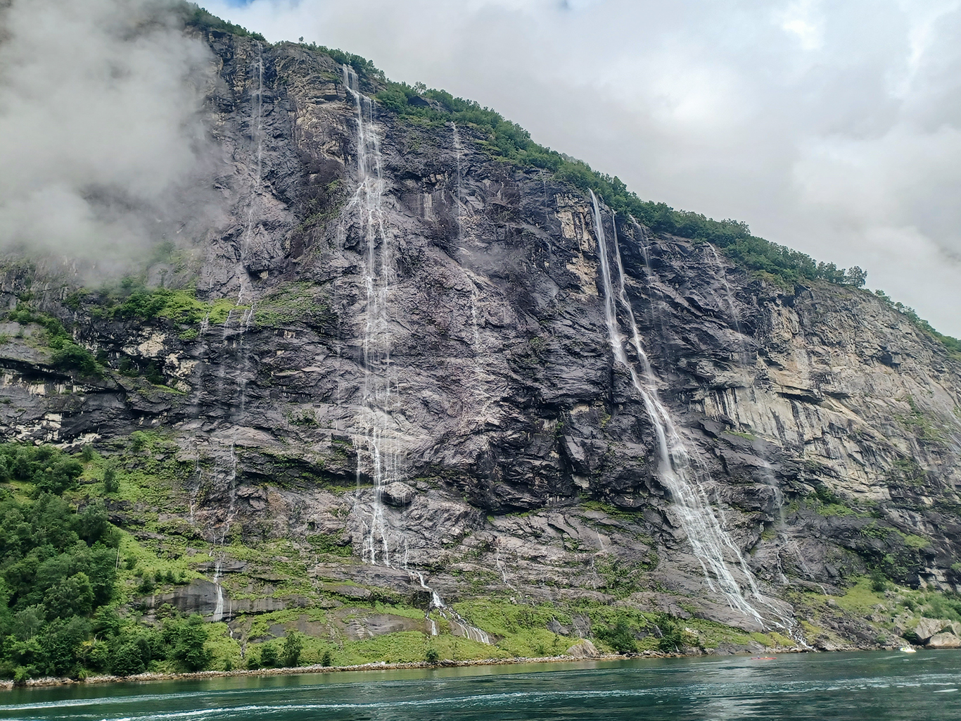 Sedm sester, vodopády nad fjordem Geiranger