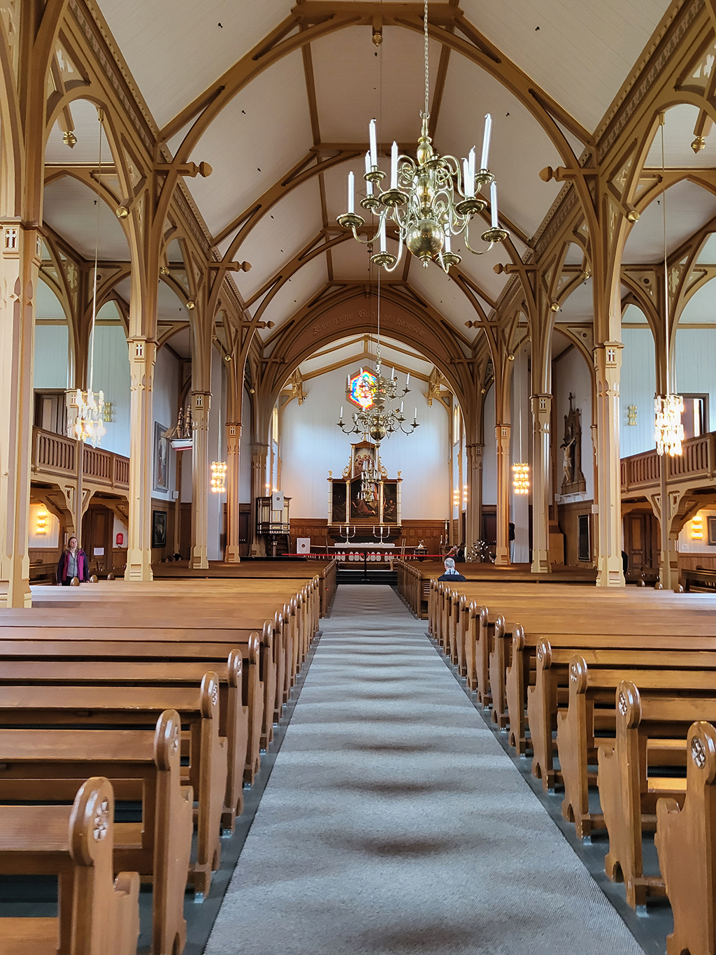 Interiér „lofotské katedrály“ v Kabelvåg