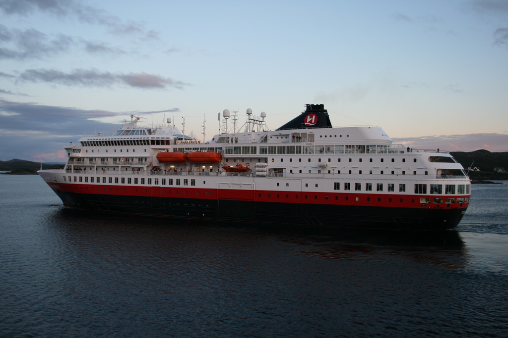 Dnešní lodě tradiční poštovní expresní linky Hurtigruten jsou už spíše luxusními cruisy pro turisty