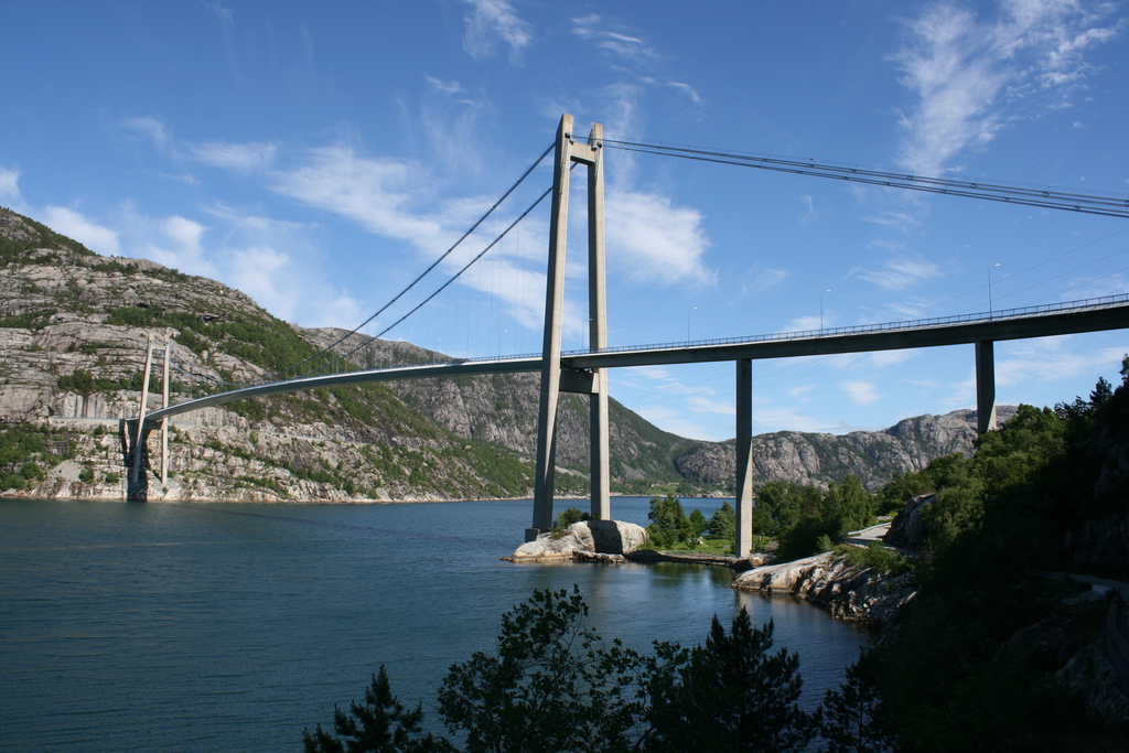 Most přes ústí Lysefjordu