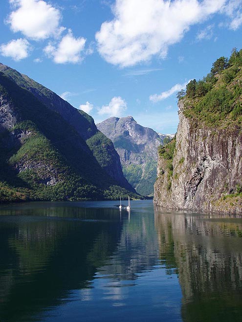 Rameno Sognefjordu - Nærøyfjord - je nejužším fjordem v Evropě
